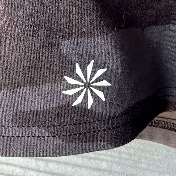 Athleta Conscious Crop Printed Camo D-DD+ Size L - Picture 3 of 11